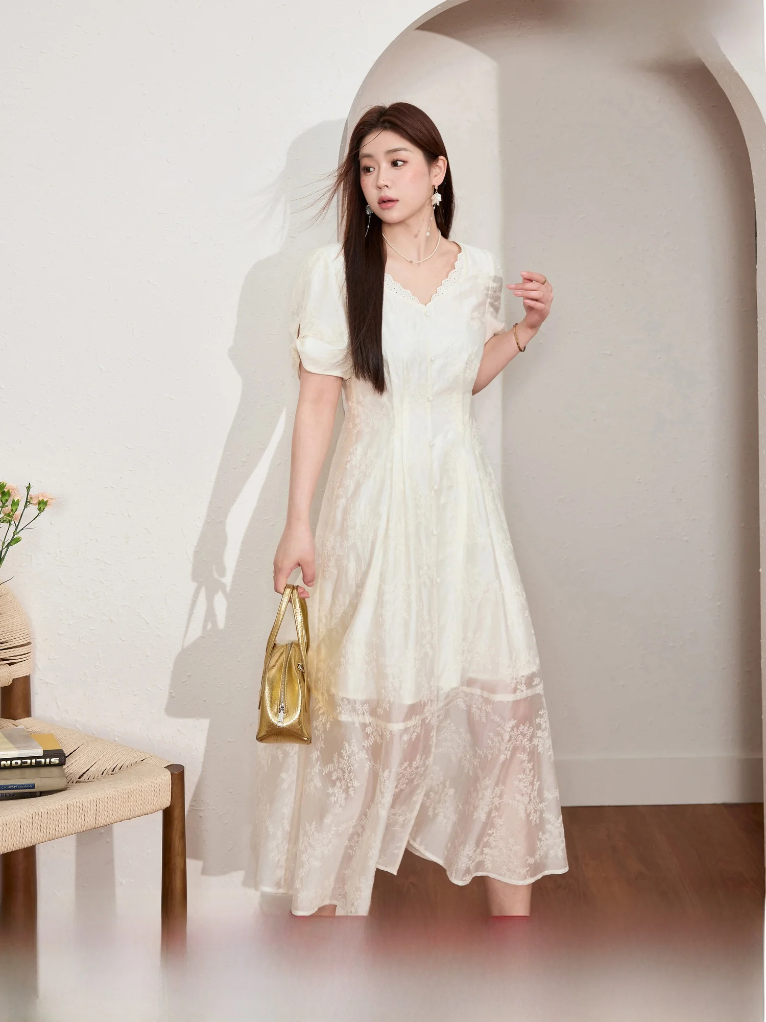 

Синее летнее женское платье больших размеров с вышивкой, V-образным вырезом, приталенное, длинное, с рукавами-фонариками, А-силуэт