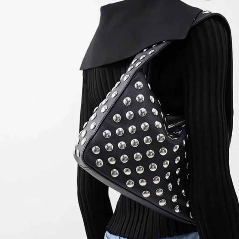 Fashion Rivet Women Shoulder Bags Punk Style Lady Handbags Luxury Pu Leather Pillow Shaped Female Bag Trend Underarm Bag