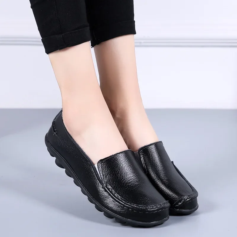 2023 New Women Flat Shoes Woman Soft Moccasins Women Boat Shoes Genuine Leather Ladies Casual Shoes Femme Slip on Loafers 35-44