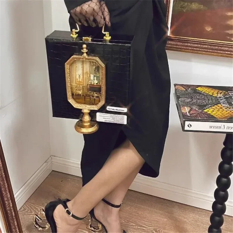 Baroque Style Clutches Retro Handbag for Women Box Totes Luxury Design PU Leather Vintage Golden Dinner Party Bag