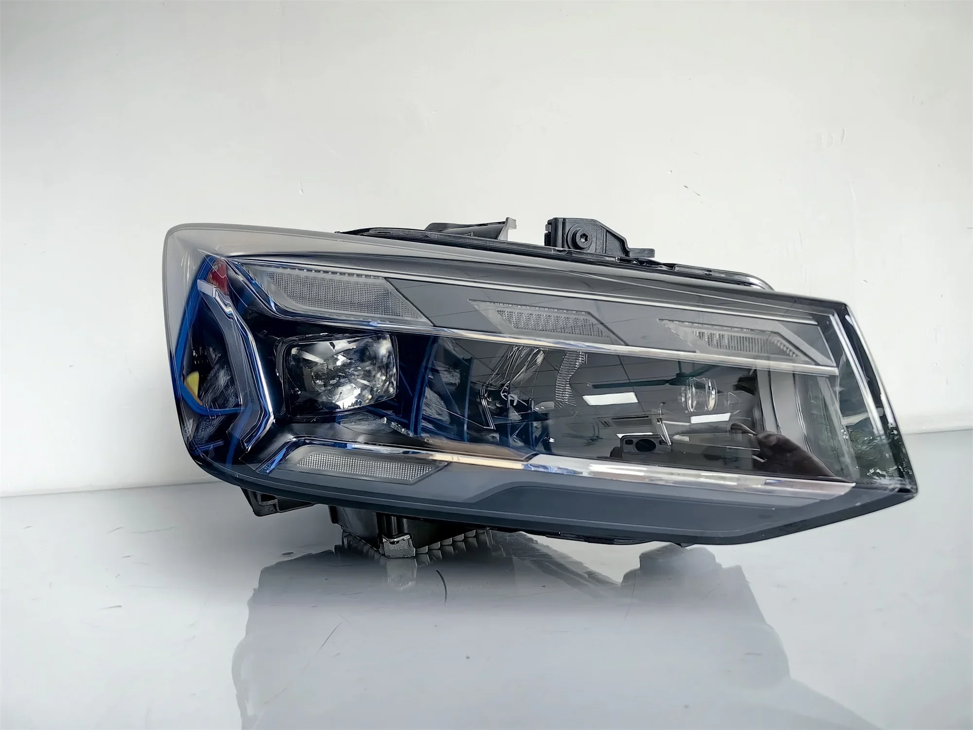 

ДЛЯ Audi Q2 светодиодные фары, высококачественная система освещения, подходящая для моделей Q2 LCI 2022-2024 гг.