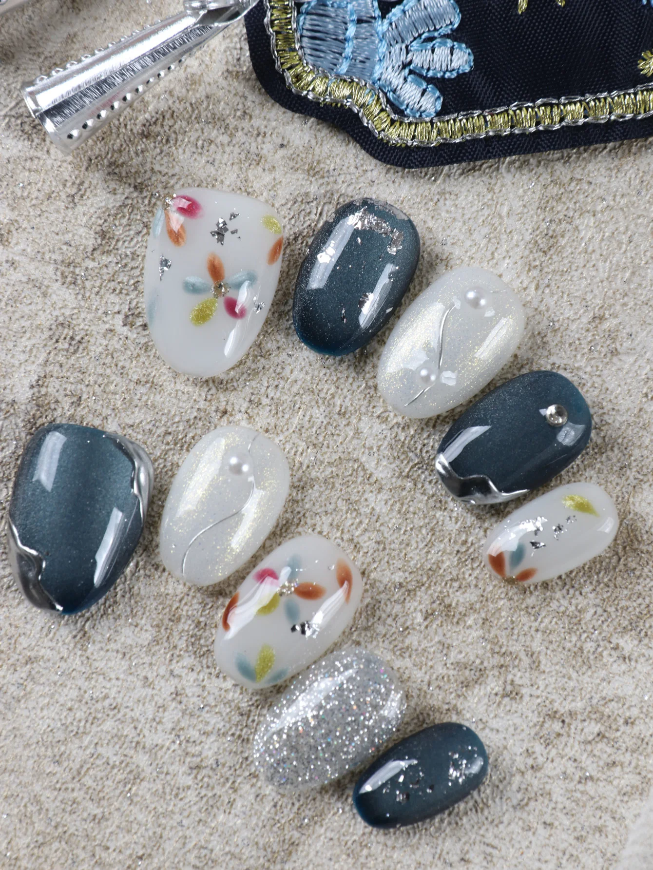 10Pcs Press on Nails Fake Nails Short White Blue Cat Eyes Includes 1Sheet Adhesive Tabs &1 Pc Mini File