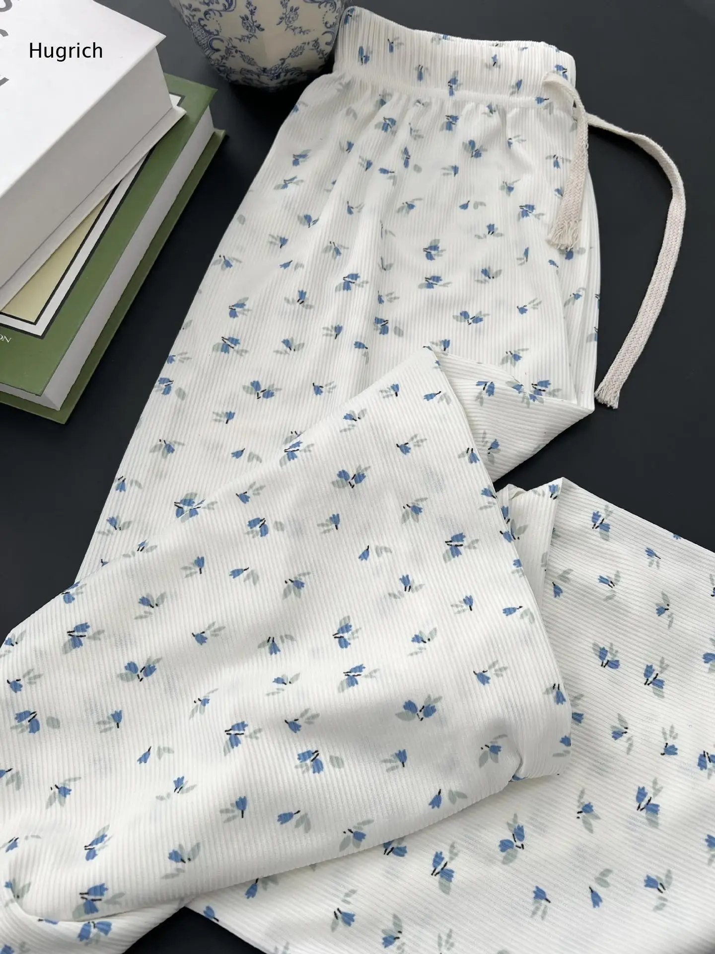 

Blue Floral Print Wide Leg Casual Trousers White Elastic Waist Drawstring Pants for Daily Outfits