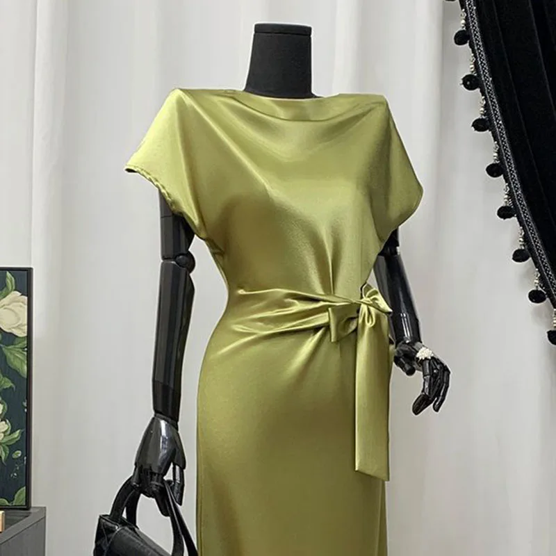 アボカドグリーン結び目ウエスト締め付けスリム女性ドレス 2025 新しい夏の韓国語バージョンアセテートサテン無地女性ドレス H539