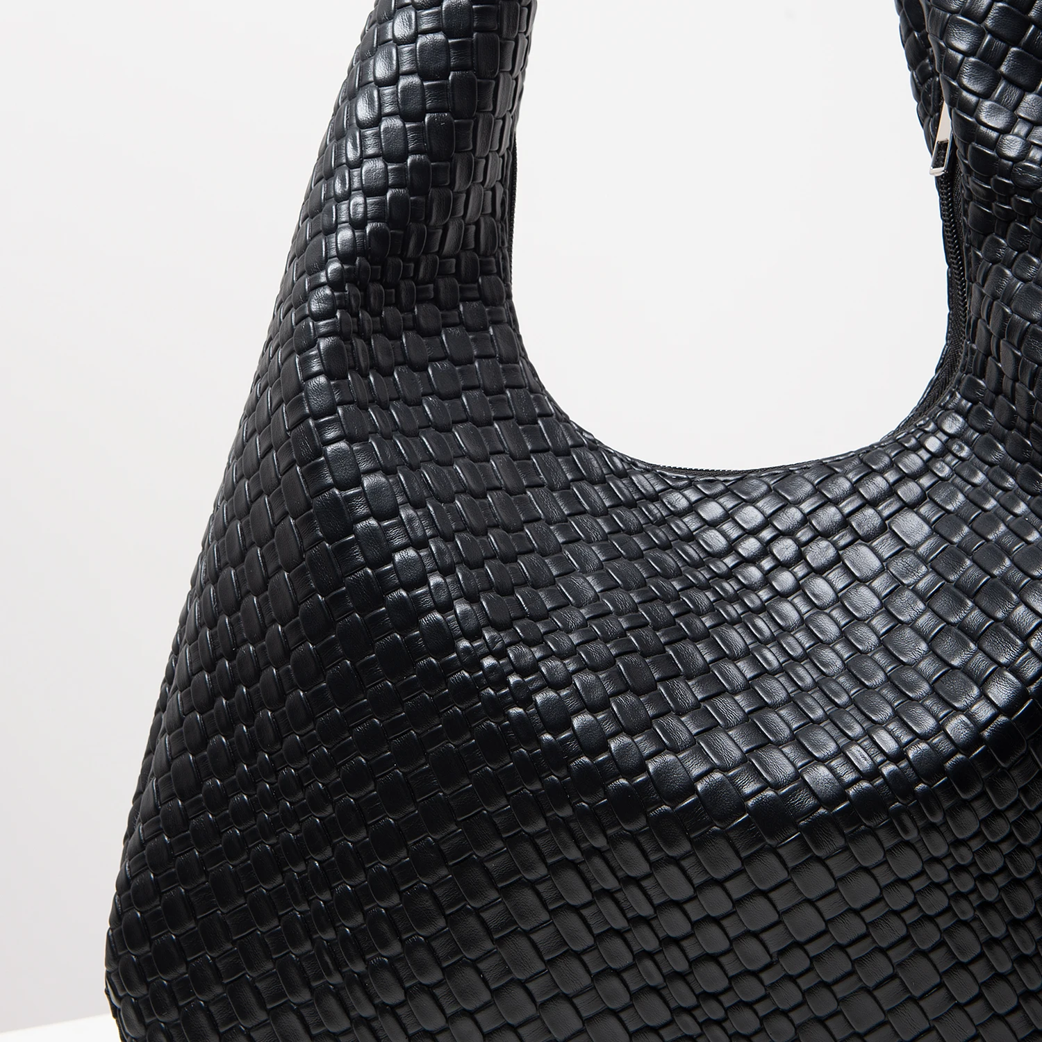 Vintage-Umhängetasche aus Kunstleder, Damenhandtasche, geräumige Tragetasche, Halbmond-Tasche, Tasche mit Reißverschluss, Alltagstasche für den Arbeitsweg (Muster zufällig). – Detail 12