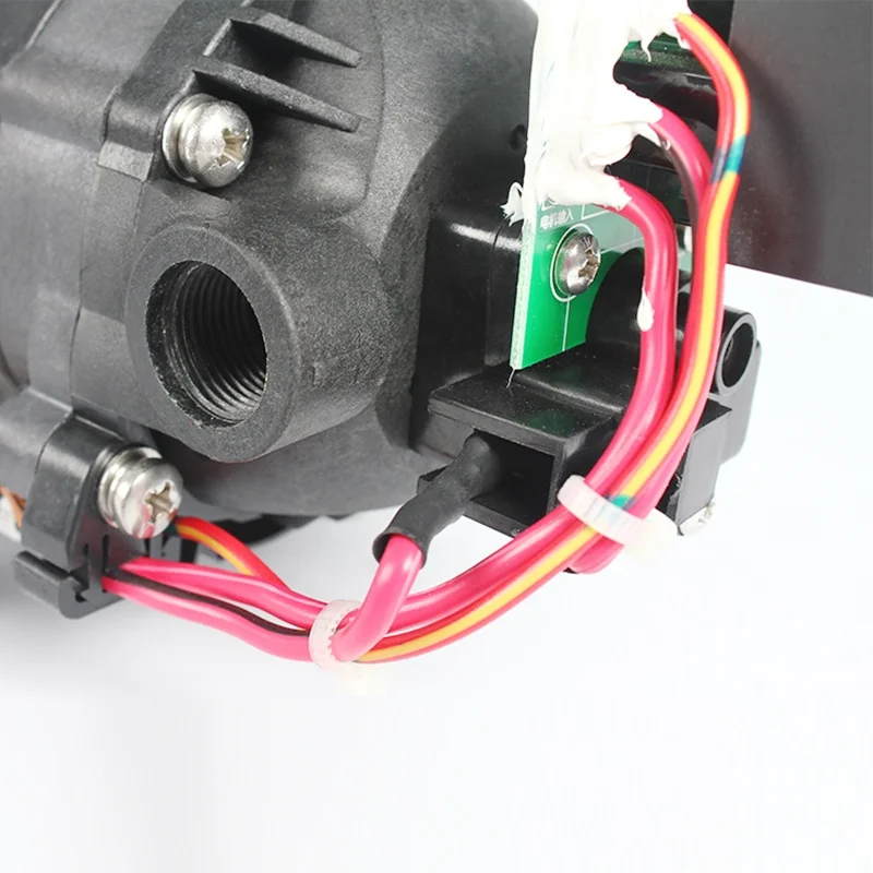 OEM 24 فولت مضخة الحجاب الحاجز لضغط المياه العذبة مضخة البخاخ ذاتية التحضير مع مفتاح الضغط 7L/دقيقة