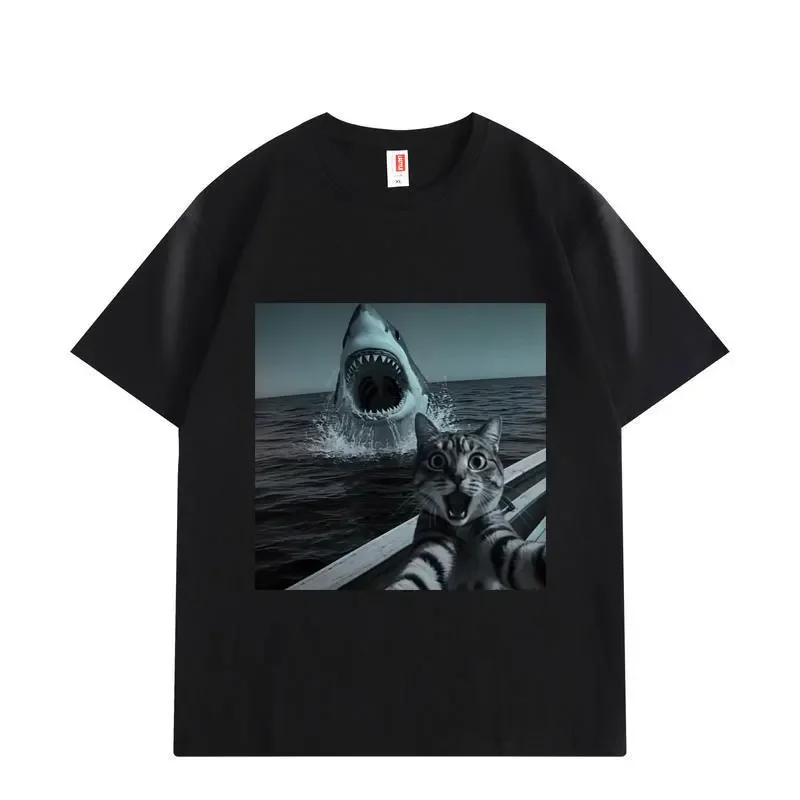 Cat Selfie with Shark Funny Graphic T Shirts Men Women Fashion Vintage Short Sleeve T-shirts Summer Casual Loose Cotton T-shirt