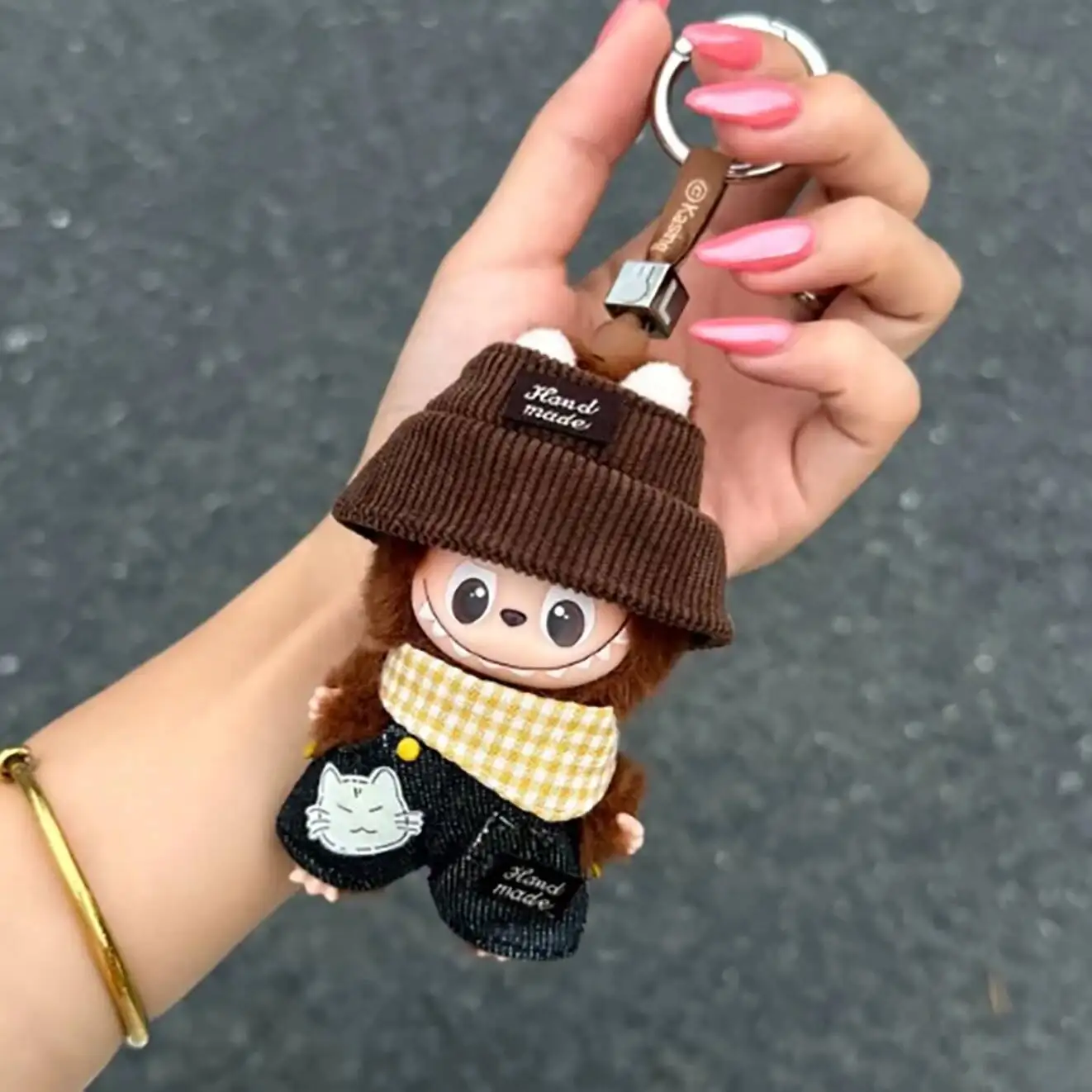 

Для Mini Labubu 4,0 булавка для одежды Love, шляпа-ведро, комбинезон нагрудник, комплект для куклы Labubu V4, одежда