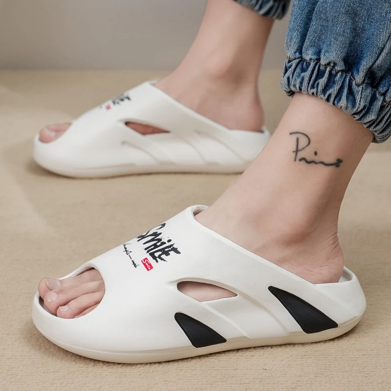 A Pair of Men's Breathable and Comfortable Slippers for Summer Couples, Wear-Resistant, Cool, Non-Slip, Comfortable Beach Shoes for Outdoor Wear, Thick-Soled Soft-Soled Men's Shoes