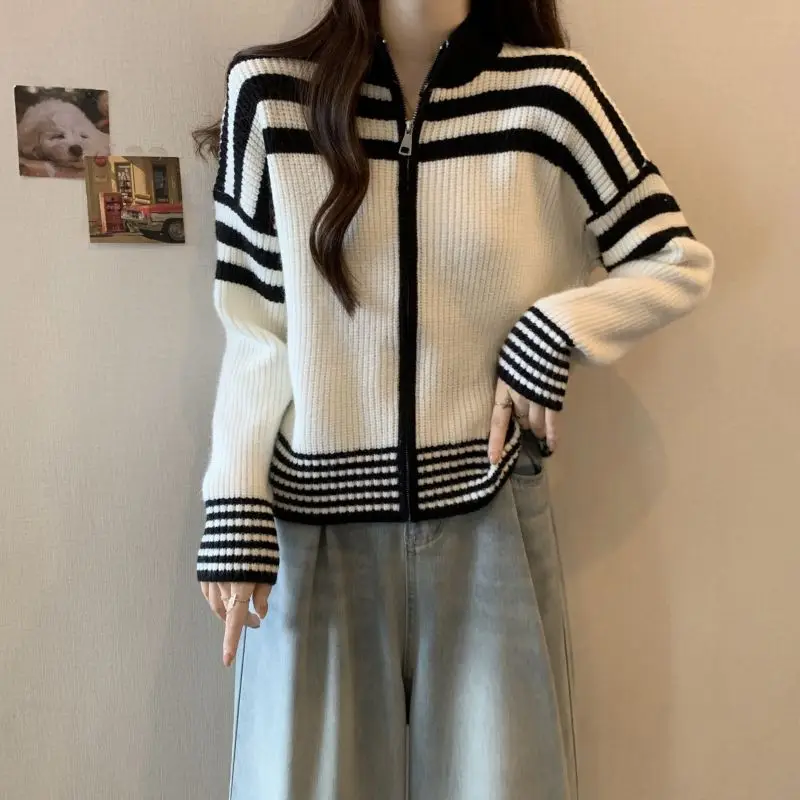 

Ретро контрастного цвета в полоску на молнии вязаный кардиган осенний женский модный свитер с воротником-стойкой пальто новые универсальные повседневные топы
