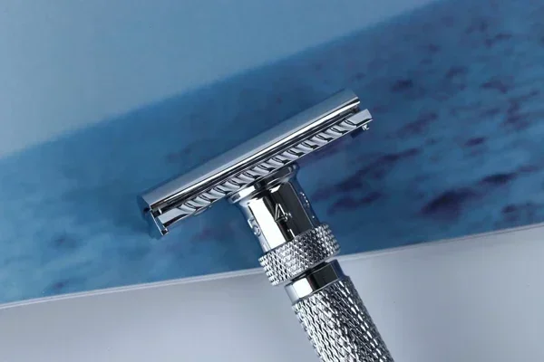Yaqi The Final Cut 2026 Verstellbarer Sicherheitsrasierer Blitzverkauf Chromfarben Professioneller Herren-Barttrimmer – Detail 2