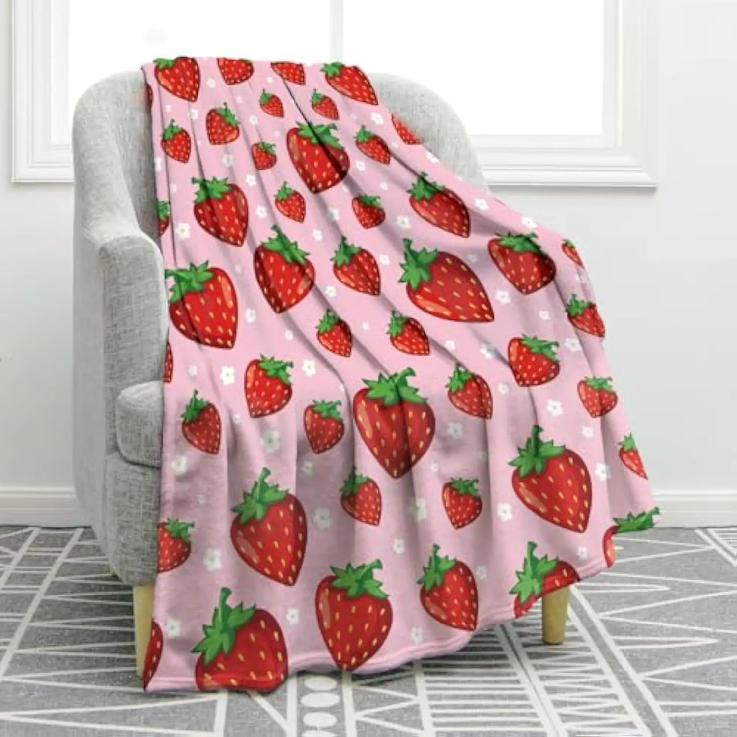 Strawberry Print Soft Plush Throw Blanket Fruit Theme Coral Fleece Couch Sofa Lap Blanket for Teens Girls