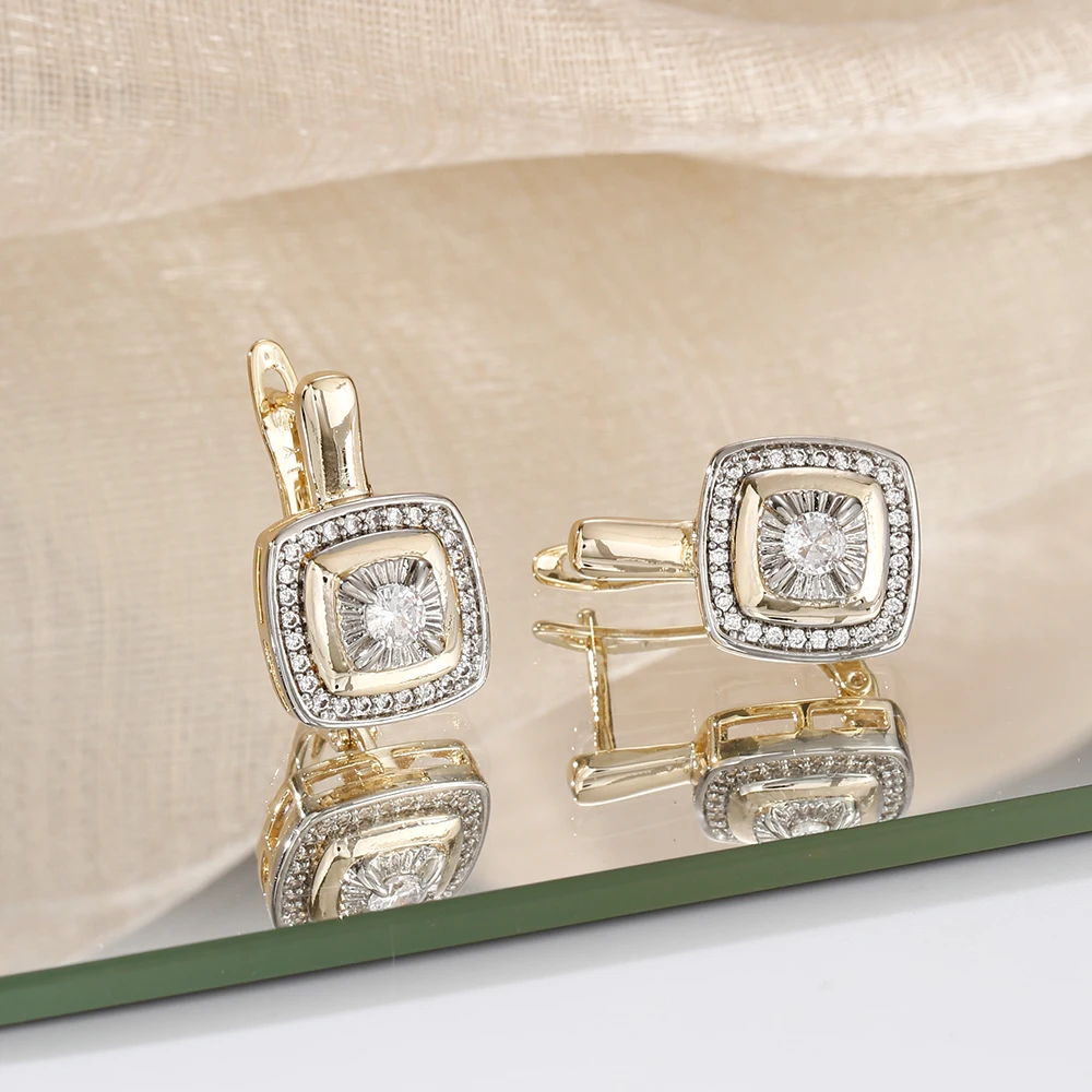 Doppellagiges, quadratisches Kissen-Set mit Zirkonia-Ohrringen und einem passenden Ring, ein luxuriöses Schmuckset für Verlobung, mit Diamanten. – Detail 7