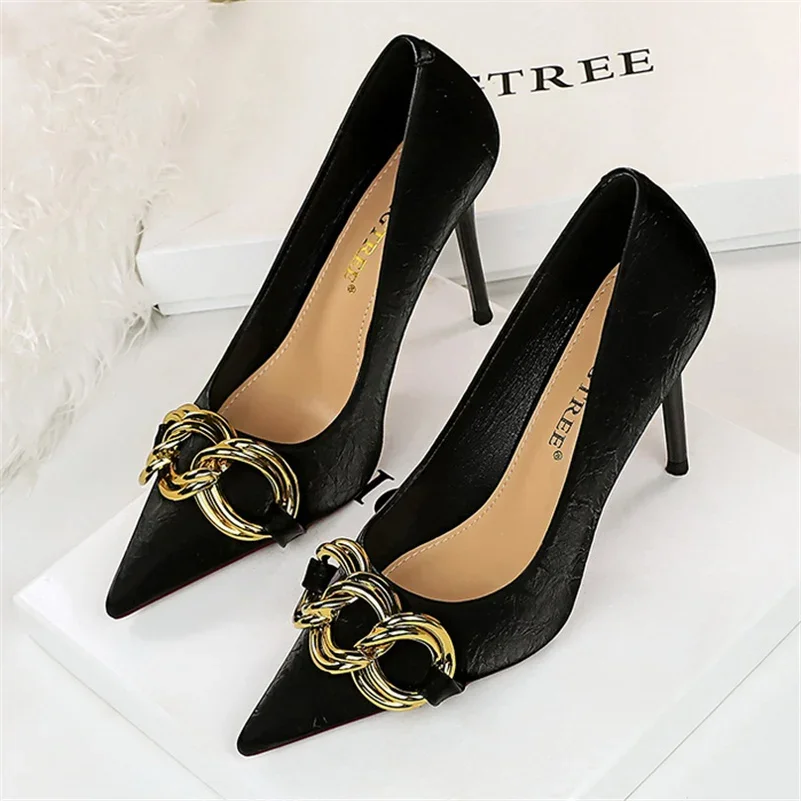 Kobiety 7.5cm 9.5cm Wysokie obcasy Escarpins Pumps Lady Gold Metal Chain Low Heels Fetish Nightclub Party Green Office Sexy Prom Shoes