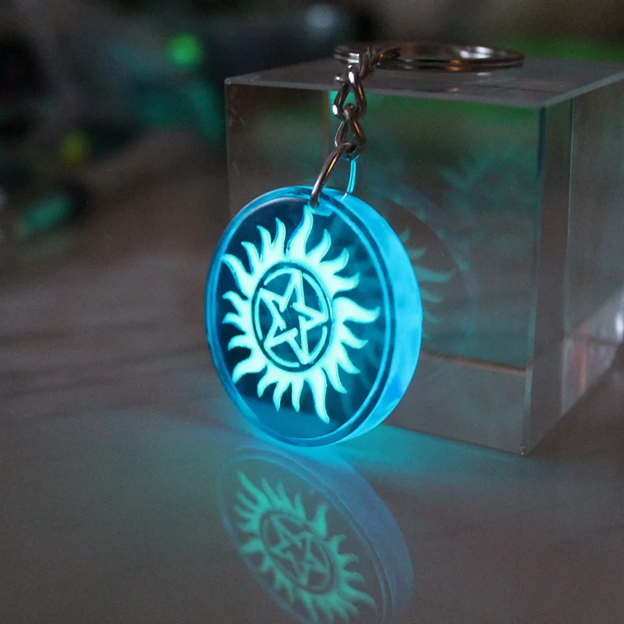 Supernatural Pentagram Keychain Glowing KeyChain Fashion Jewelry Pendant Glow in The Dark Car Bag pendant