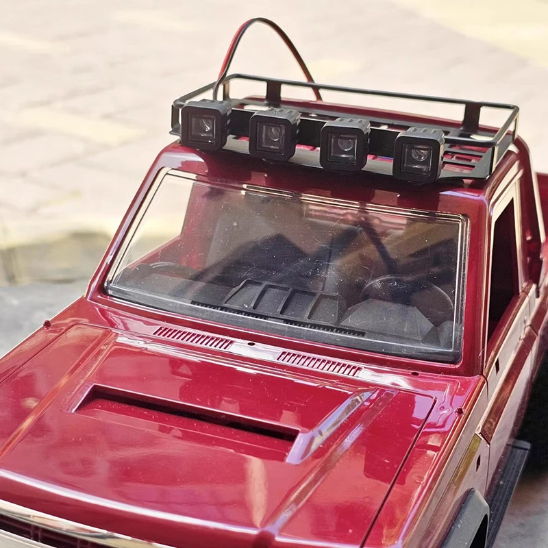 Portapacchi di simulazione con quattro luci, aggiornamento portapacchi in metallo MN82 per parti di automobili modello RC