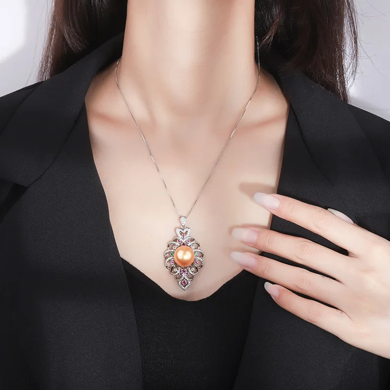 Pendant Diamond-Studded Gold Pearl Necklace Jewelry Accessory