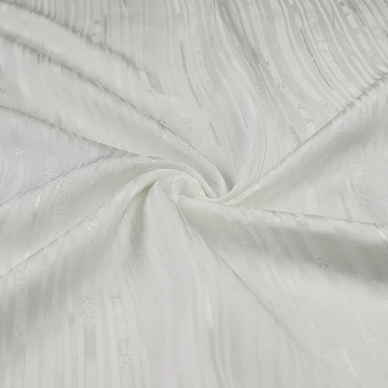 

New Chinese-style cheongsam fabric made of white silk and