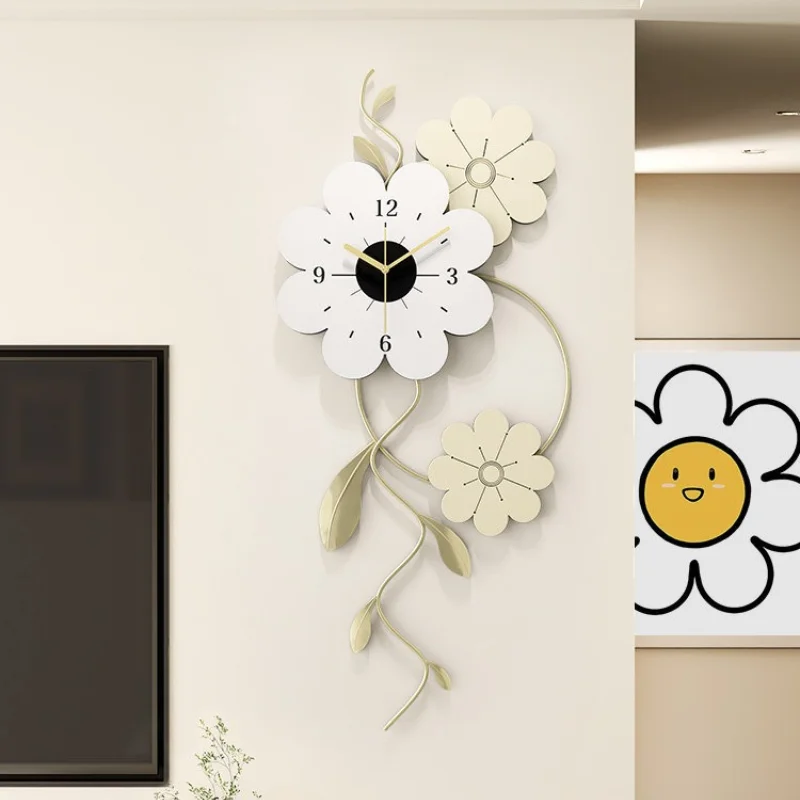 High-End Floral Wall Clock Designer Cream Style Art Decorative Painting Minimalist dekoracje do pokoju Living Room Furniture