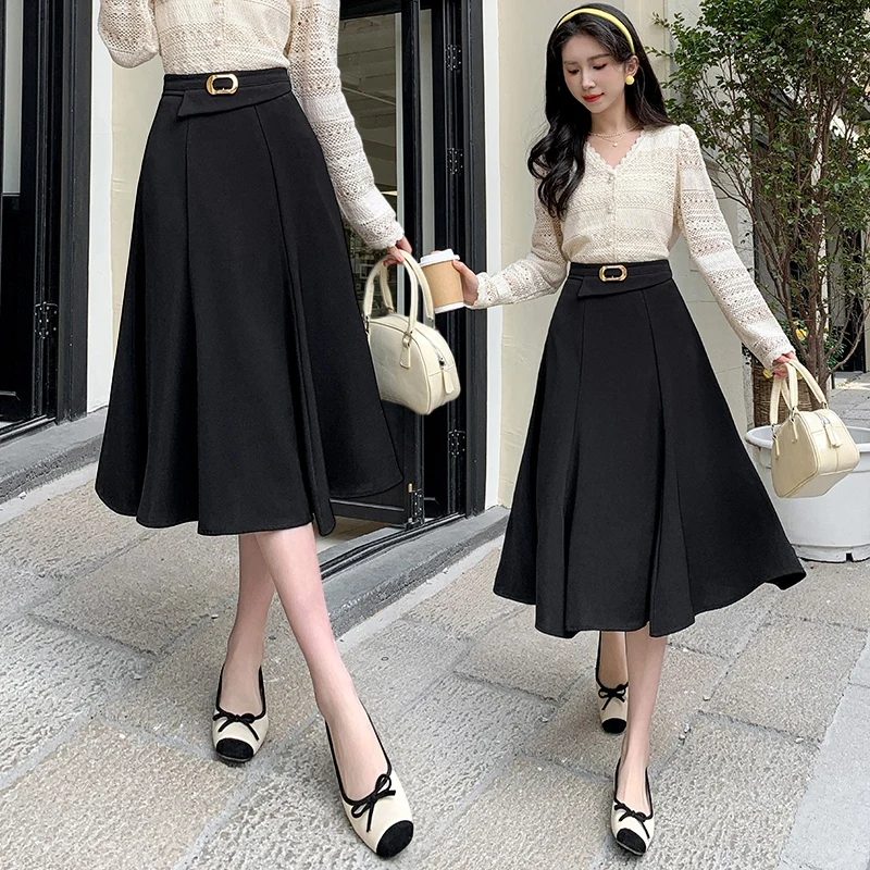 

Korean black temperament design sense, niche fashion temperament, summer black high waisted metal buckle skirt