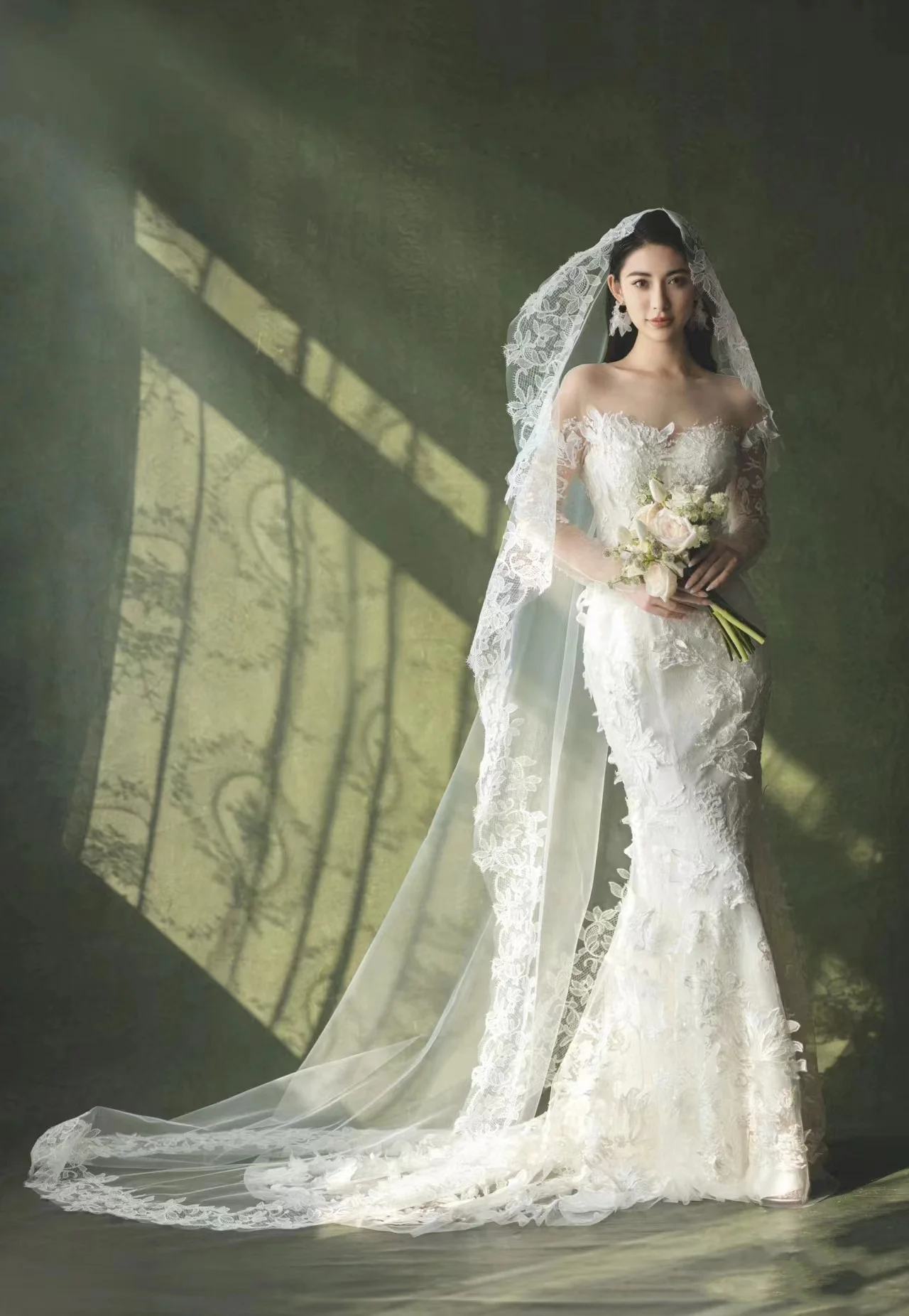 

Vintage Lace Edge Cathedral Wedding Veils Long Bridal Veil Wedding Accessories 3 Meters long