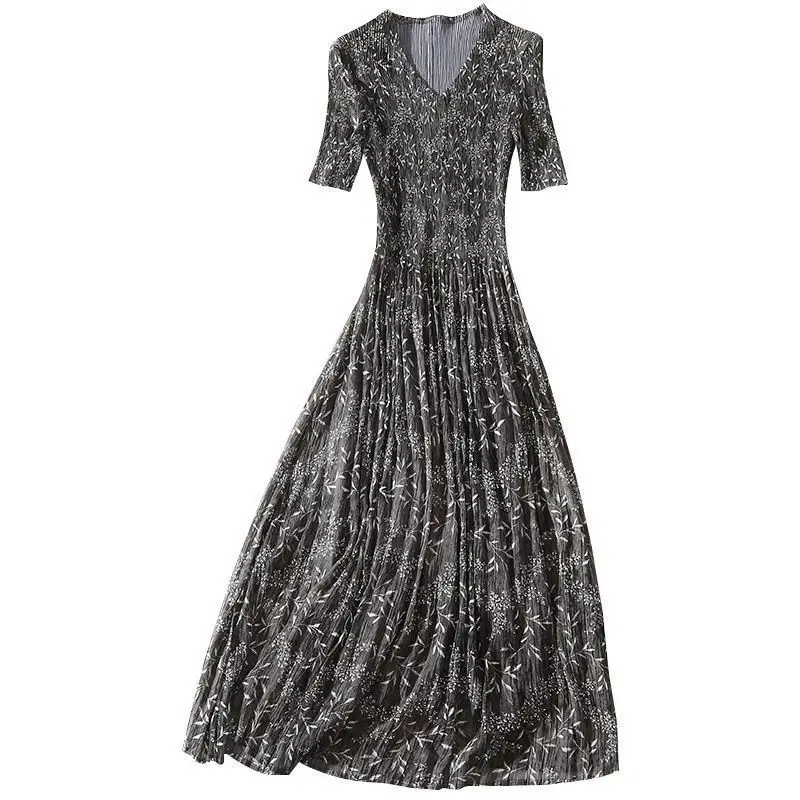 

Medium and long dress 2025 summer new V-neck fashion lady high-end temperament thin pleated dress women
