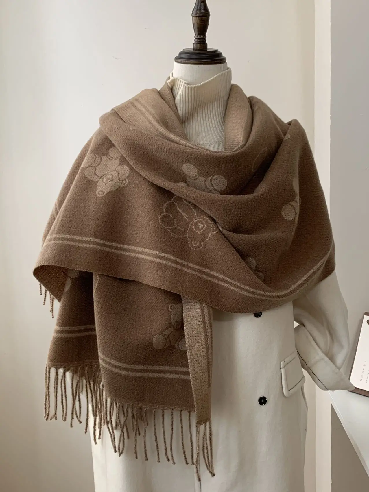 

‌Women's Double-Sided Scarf: Plush Heart Print Acrylic Wrap, Cozy Winter Shawl, Luxury Cashmere-Like Neck Warmer