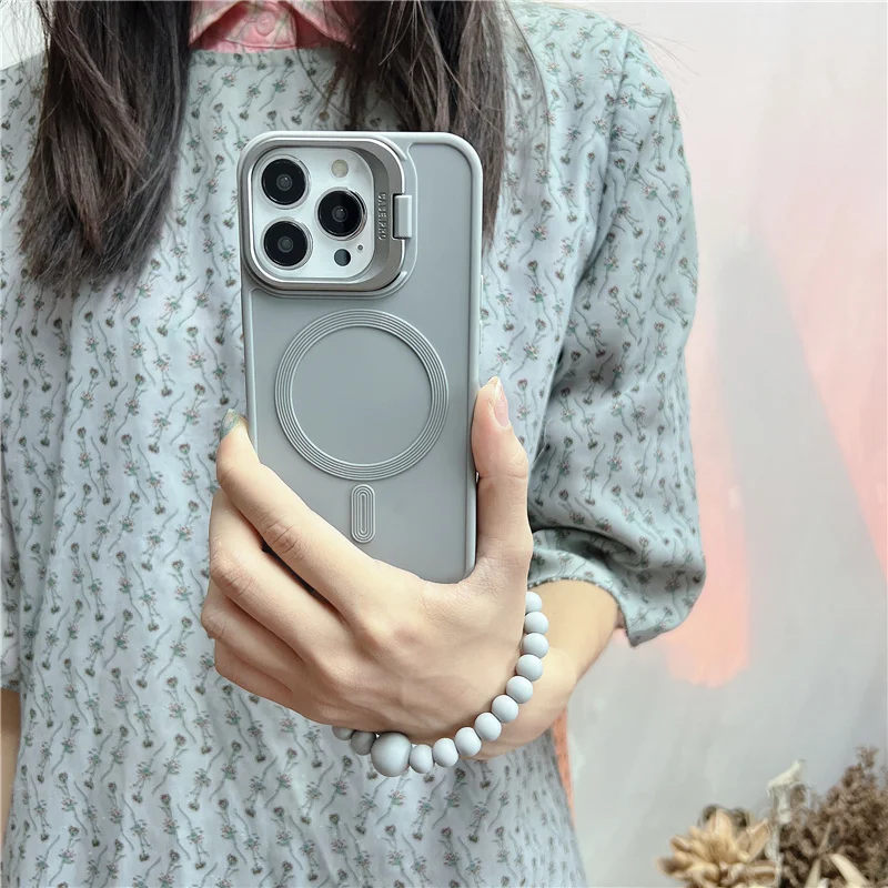 

Серый минималистичный чехол для телефона с магнитным браслетом и бусинами, подходящий для iPhone 16 Pro Max