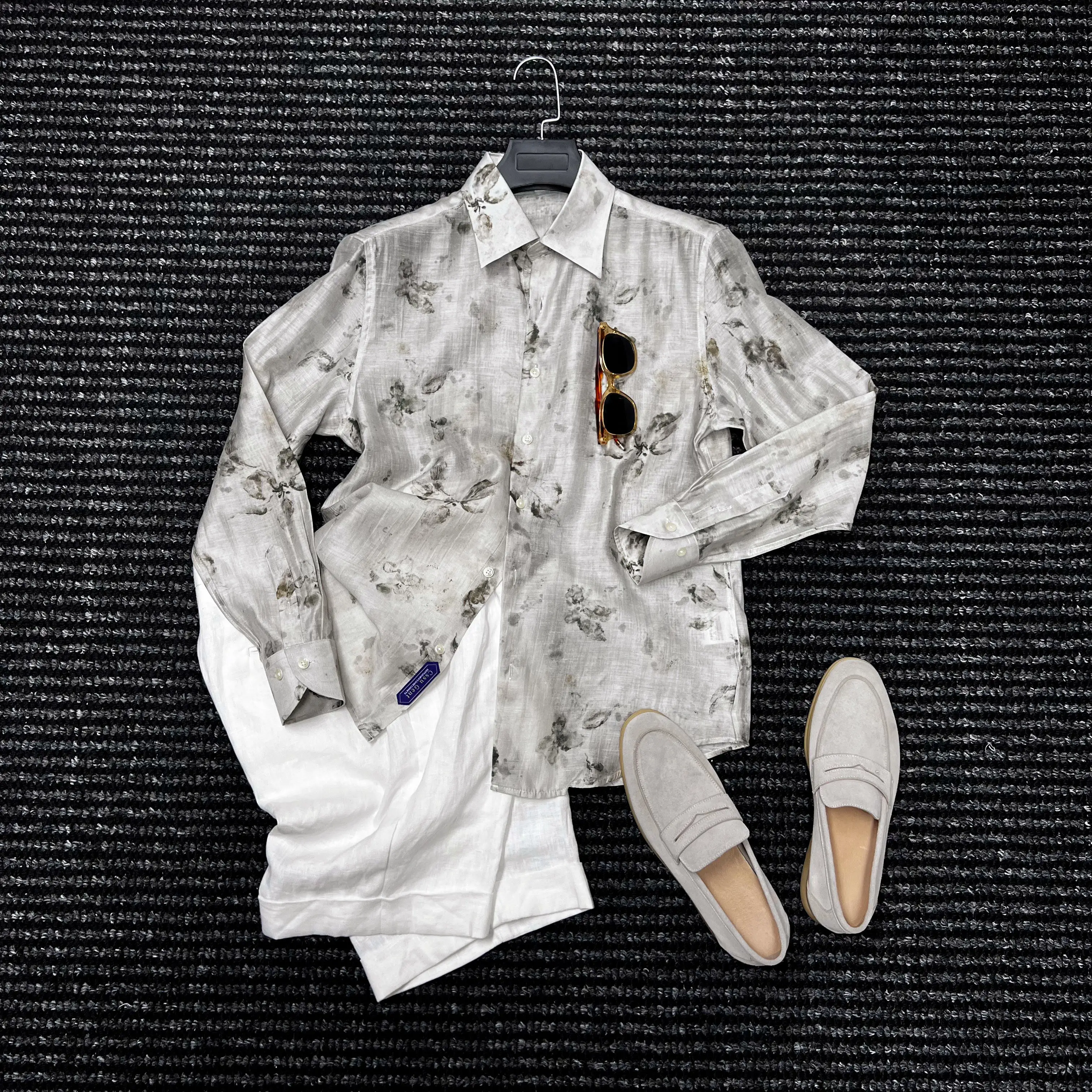 

Мужская элегантная рубашка с заостренным воротником, из ацетата, слегка прозрачная, с длинными рукавами и цветочным принтом.