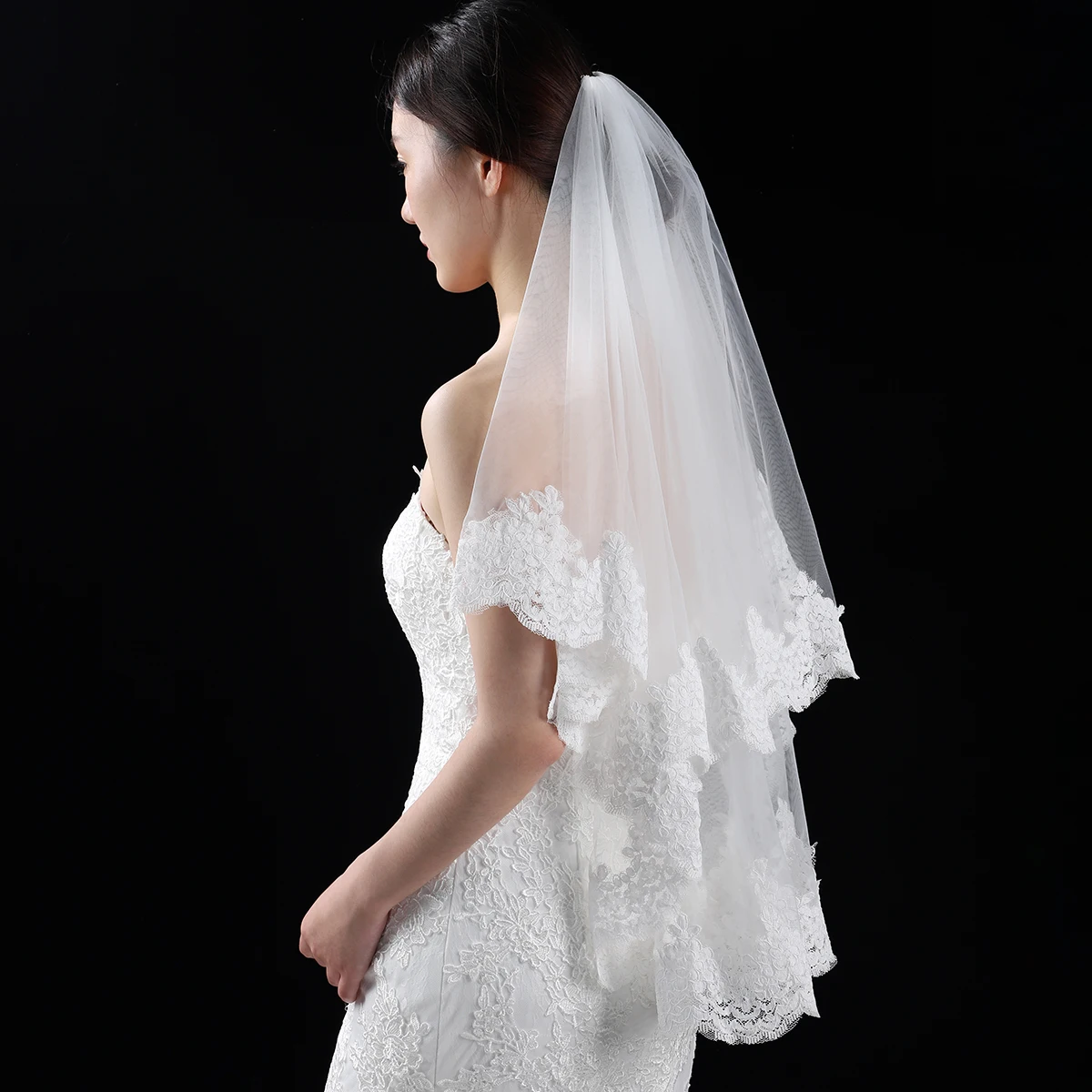 white elegant bride's veil with lace decoration, suitable for women's wedding waist length veils