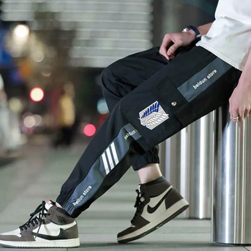Attack pantaloni cargo giganti anime uomini e donne due yuan ali libere attorno ai pantaloni sportivi casual