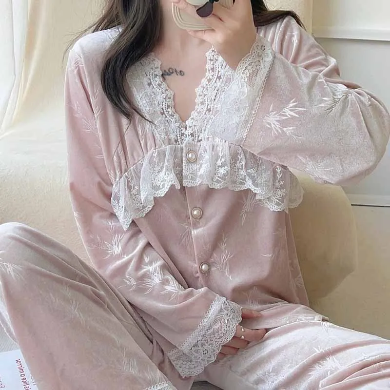 

French Sweet Palace Princess Style Pajama Set Sexy Lace Lace Home Clothes Winter Velvet Sleepwear Intimate Lingerie Nightwear