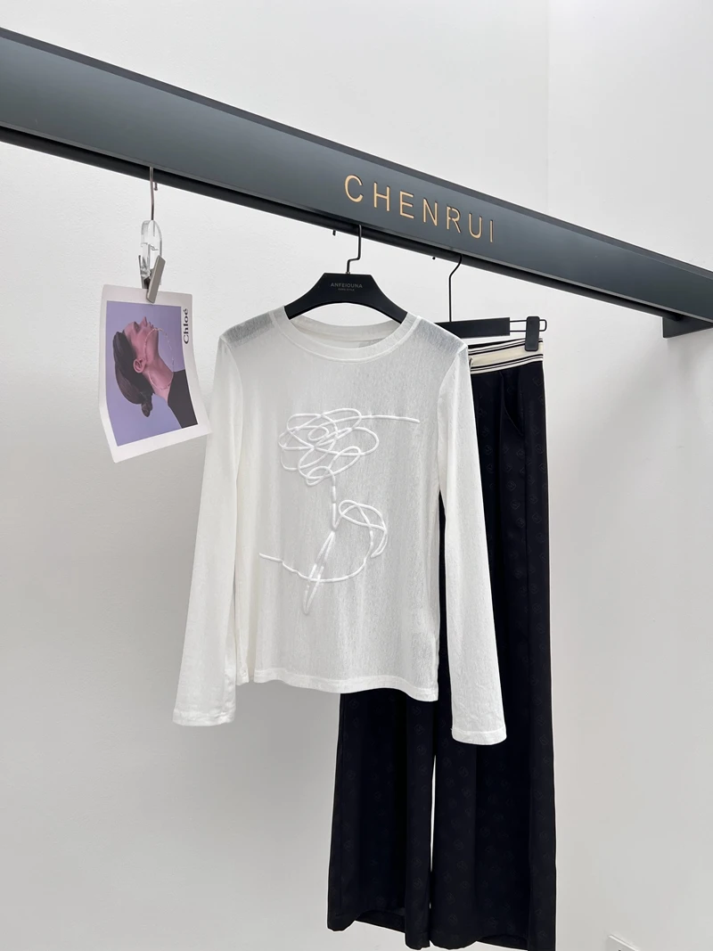 

Slim Fit Cotton Polyester Blend Long Sve round Ne Top with Abstract Flower Embroidery Breathable Thin Sle for Women