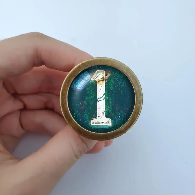 

Ретро Ручки для шкафа с цифрами и кабошоном