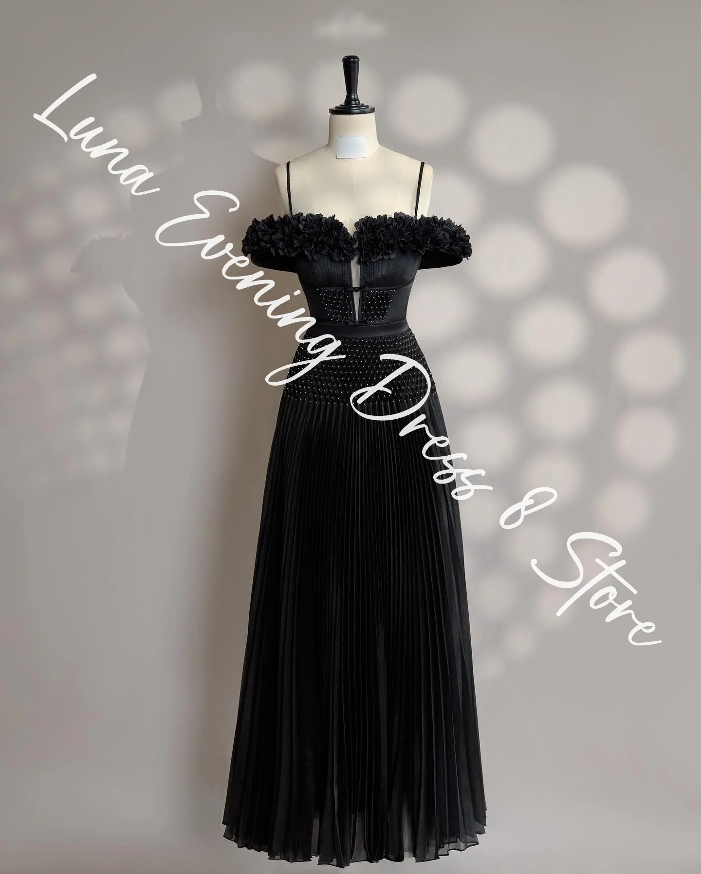 Customized Graceful Chiffon A-Line Spaghetti Straps Appliques and Crystal Evening Dresses Scalloped Black Bespoke Occasion Gowns image 4