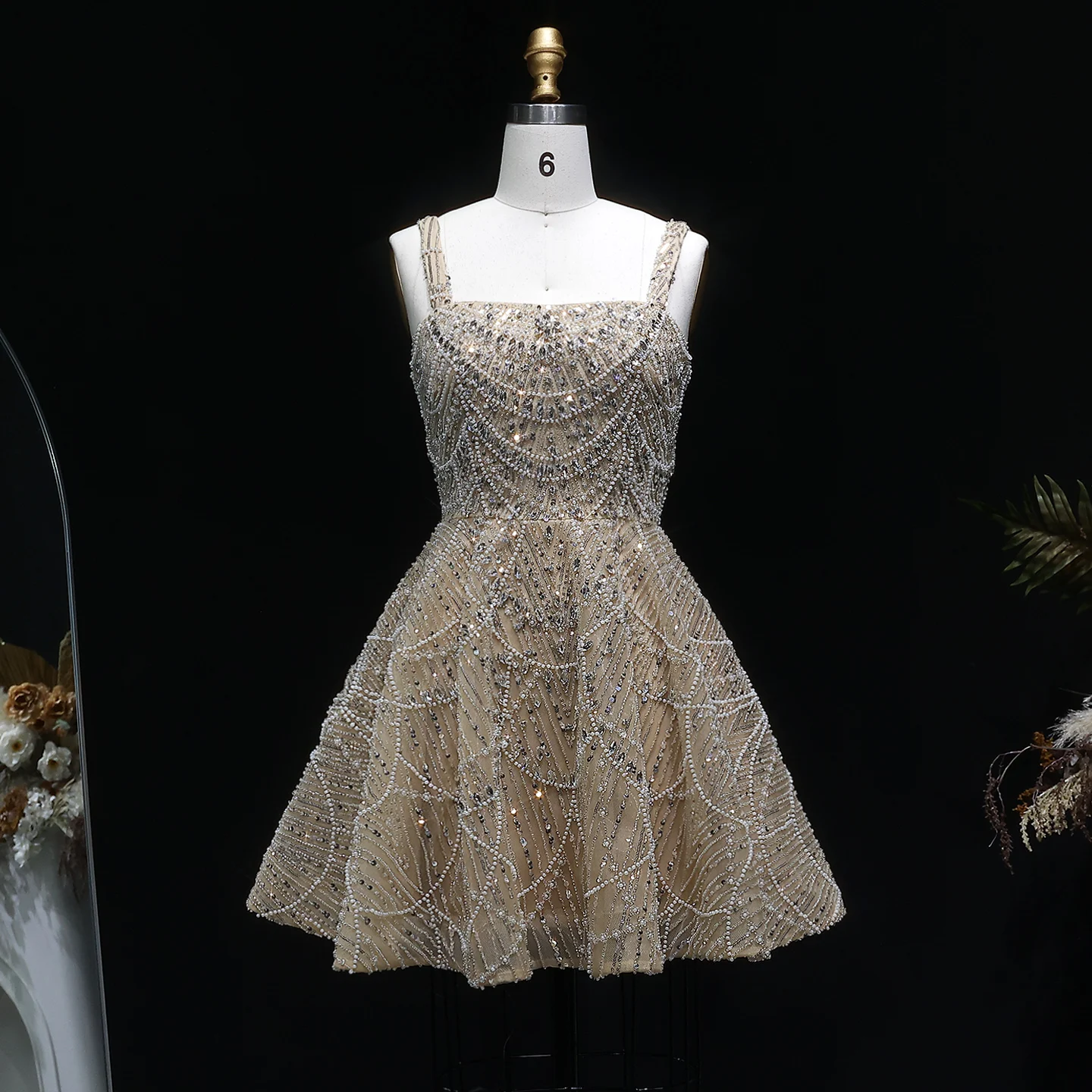 Sharon Said Dubai Hochwertiges Silbernes Kurzes Abendkleid mit Spaghettiträgern, Schwer Perlenbestickt, Arabische Damen Hochzeits- und Partykleider SS649 Maßanfertigung – Detail 7