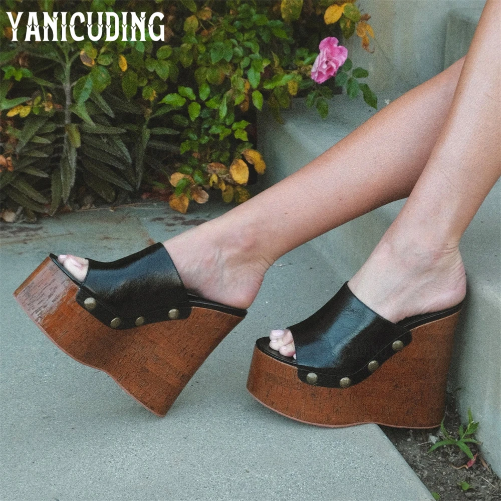 

Platform Wedge Clog Mules Rivet Peep Toe Slippers Studs Cork Wrap Wedge Clogs Vintage Style Suede Leather Summer Shoes for Women