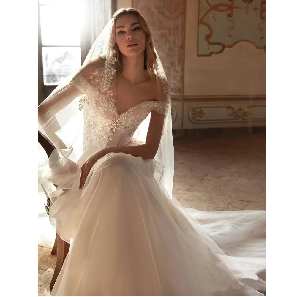 a-line flowy wedding dress sleeveless illution applique bridal gowns with v-back and slit