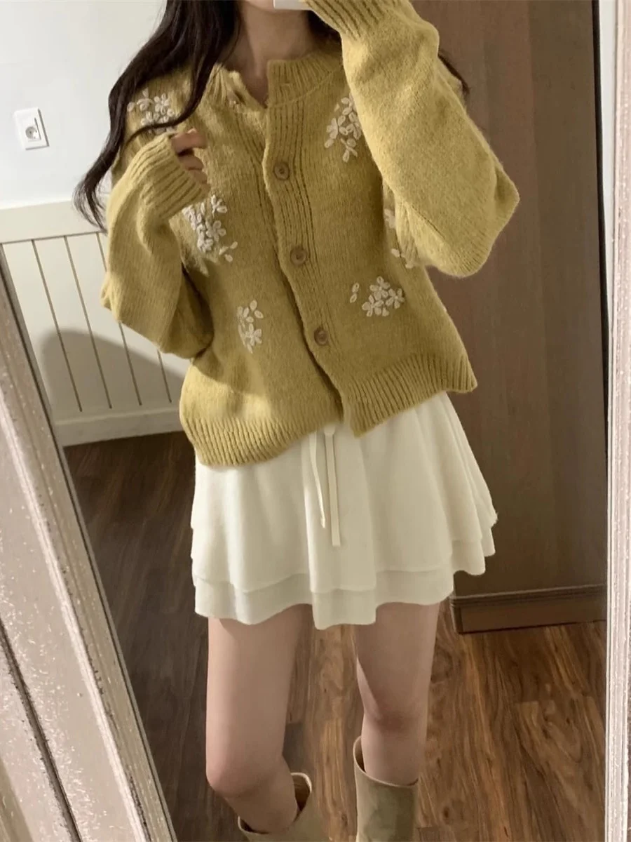 Retro Lazy Feel Ricamo 3D Piccolo fiore Casual Versatile maglione lavorato a maglia Cardigan SEI Unico Pendolarismo Sle Vestibilità regolare Lon...