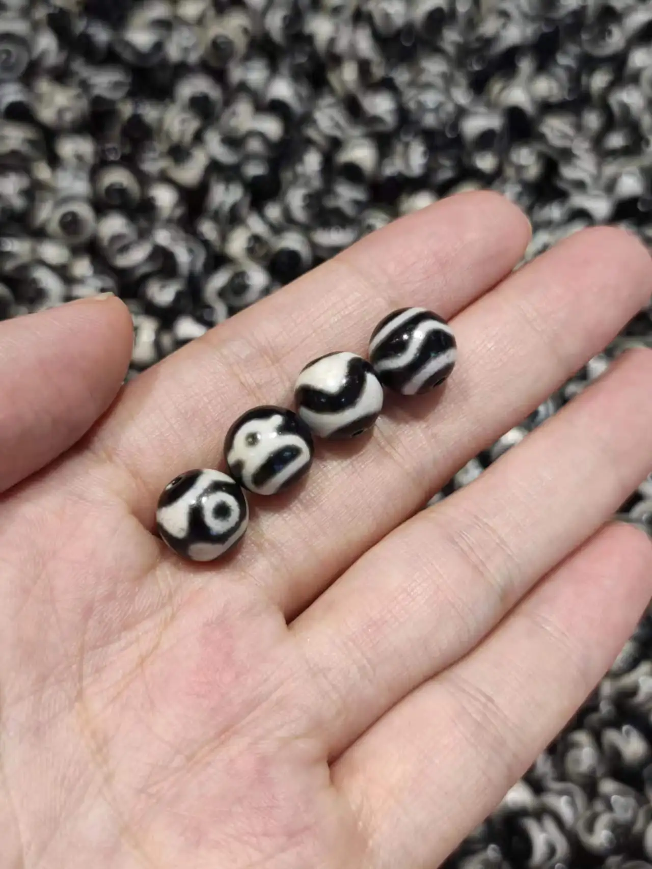 

100pcs/lot Natural Agate Dzi Black and White Round Beads 10mm Multiple patterns Loose Beads Wholesale diy Bracelet accessories