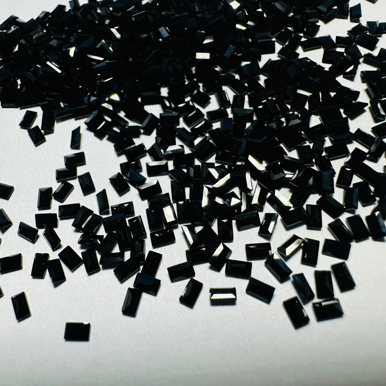 

20 шт./лот 3X1 мм-5X7 м прямоугольная огранка натуральный черный шпинель камень