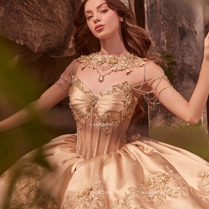 ชุดเดรสงาน Quinceañera สไตล์เจ้าหญิงสีแชมเปญวิบวับ แบบเปิดไหล่ ประดับลูกปัดและลูกไม้ สำหรับงานปาร์ตี้วันเกิดอายุ 15 หรือ 16 ปี