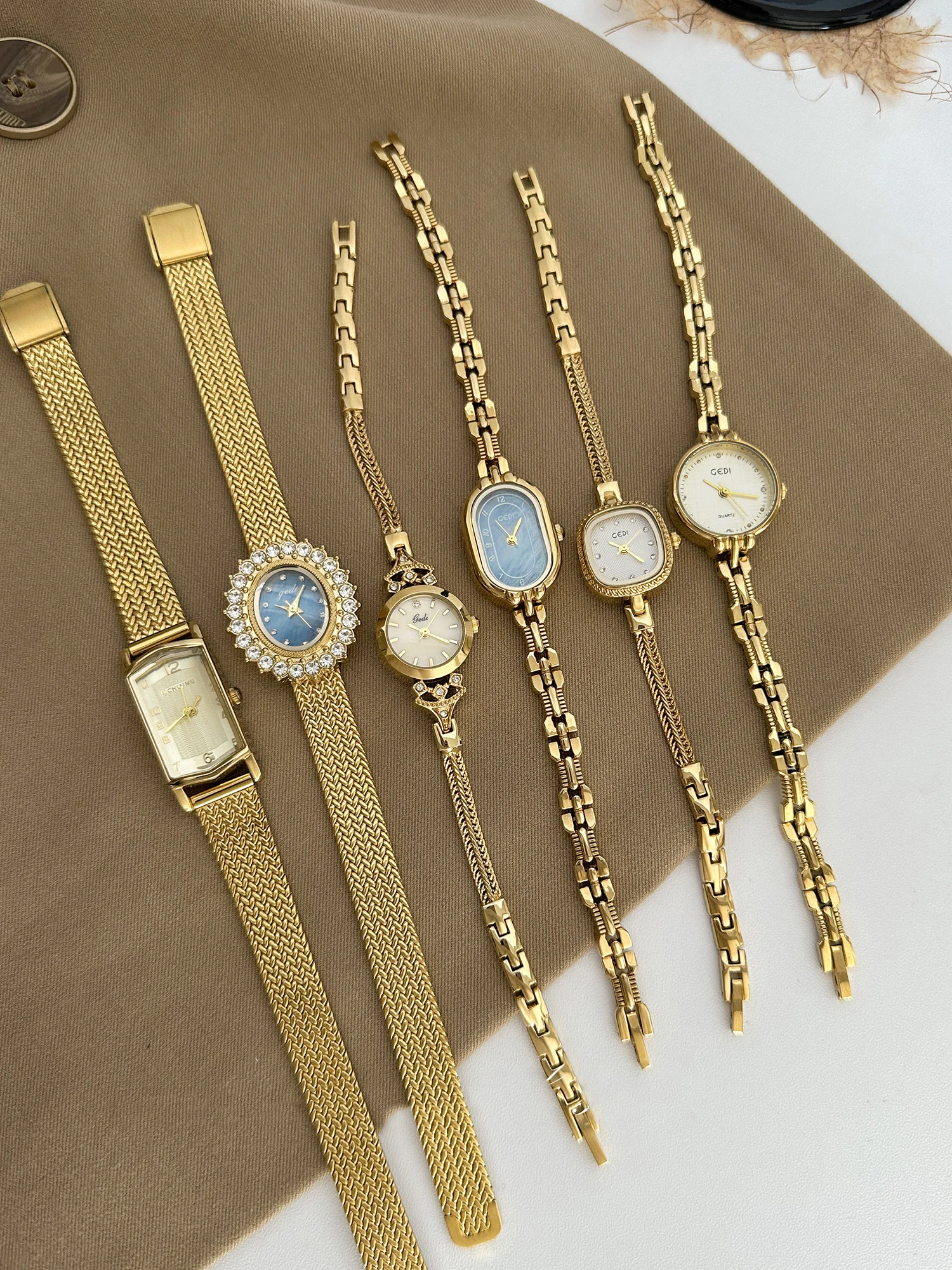 Vintage Gold Women's Watch Collection Retro Rectangle Oval Dial Luxury Metal Bracelet Quartz Wristwatch Elegant Dress Watches