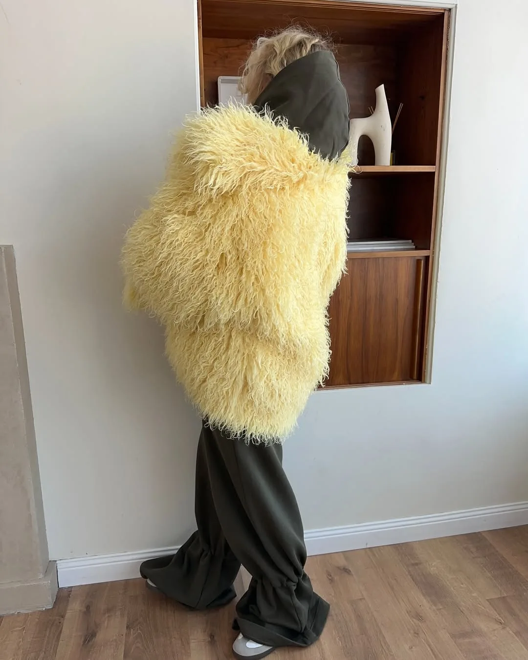 Faux Fur Coats Women Solid Fur Jacket Oversize Scarf Round Neck Long Sleeve Open Stitch Thick Warm Fur Casual 2025 Autumn Winter