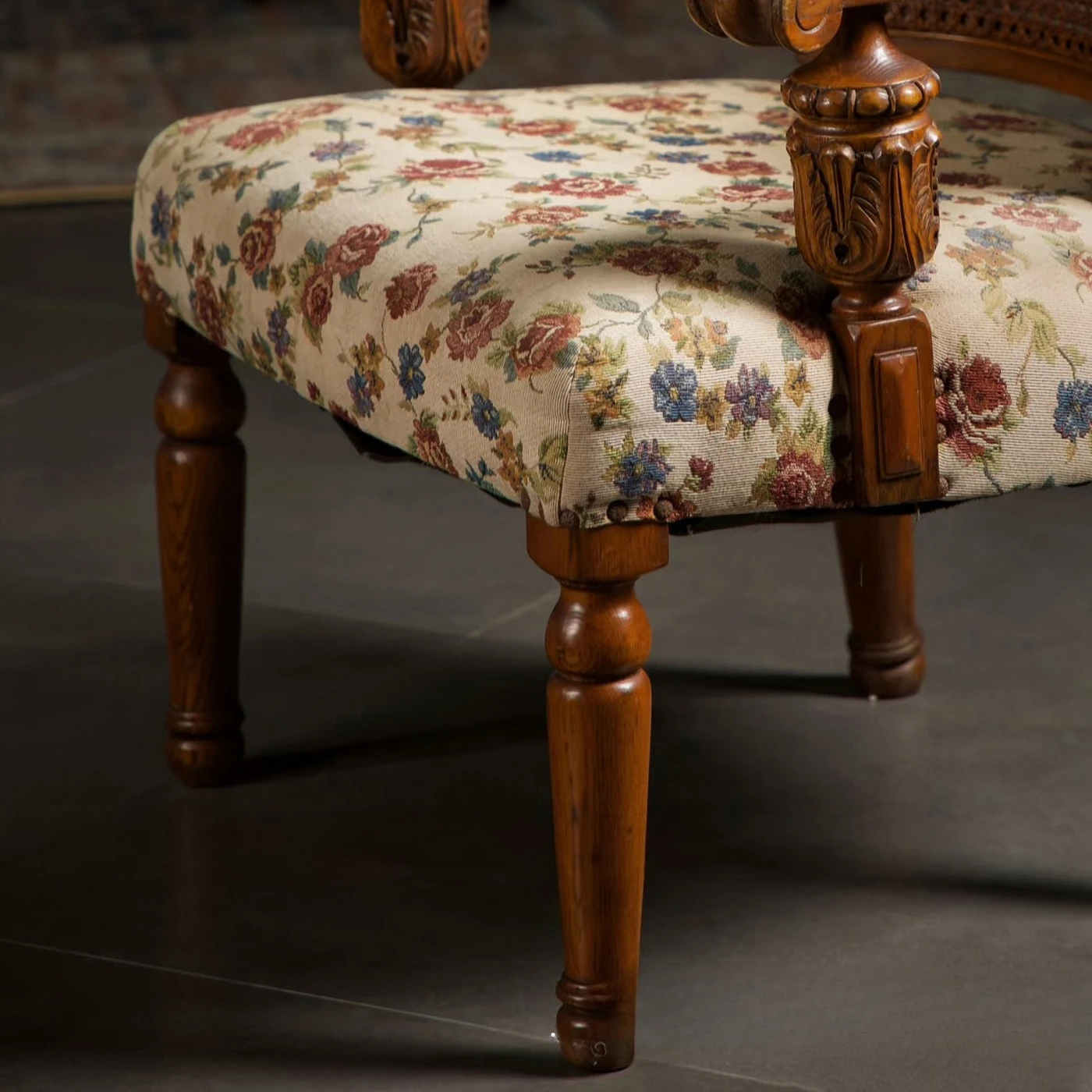French country old armchair book chair light luxury retro solid wood dressing stool cafe bed and breakfast tea leisure chair