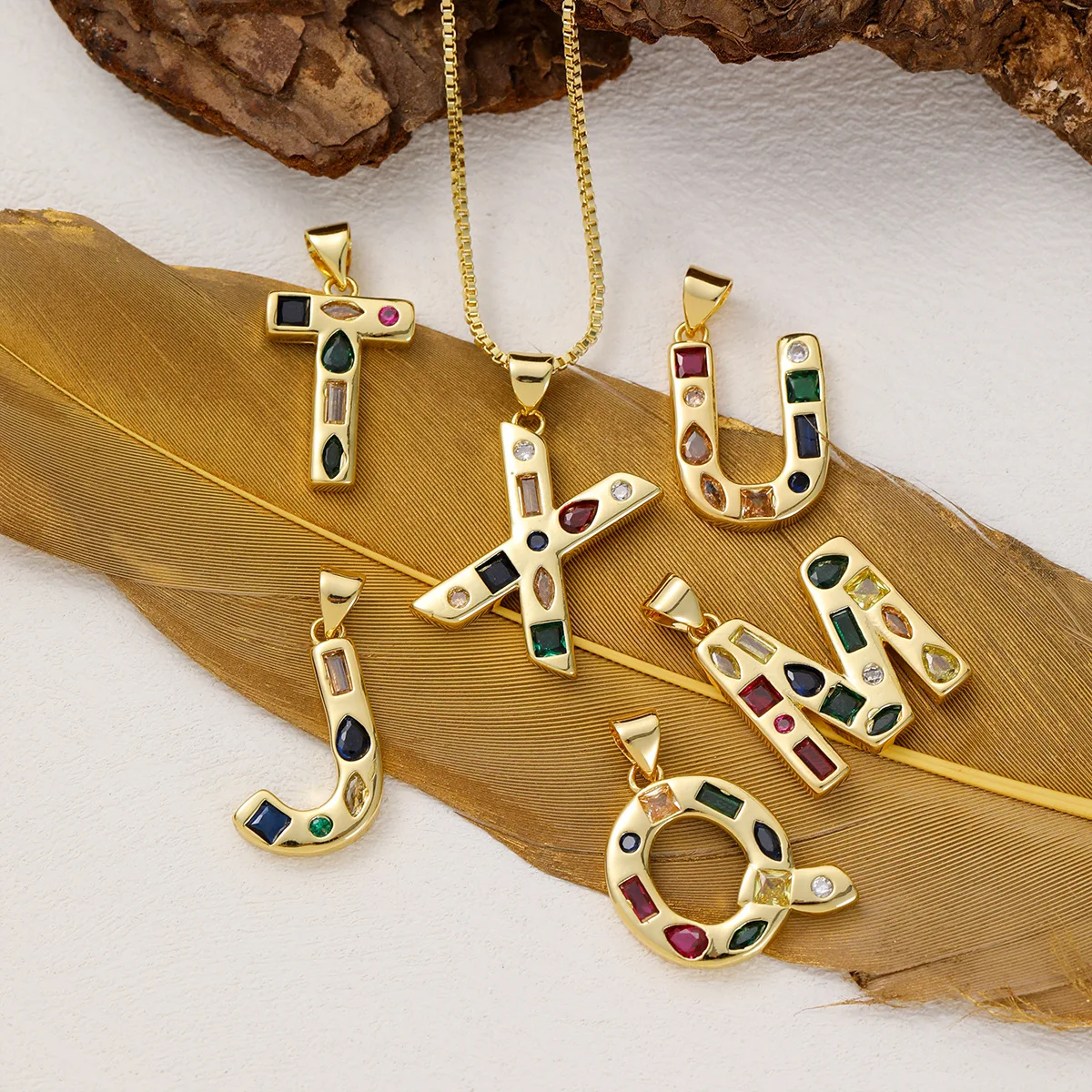 2025 新カラフルなジルコン絶妙な銅ゴールドメッキペンダントミニマリスト鎖骨チェーン A-Z バルーンレターネックレス女性のための 26 文字 18K ネックレス