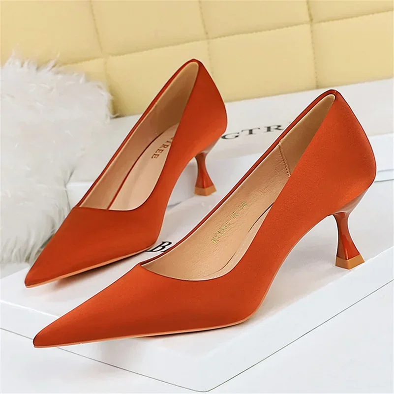 Big Size 34-43 Women Silk Versatile Middle Low Kitten Heels Shoes Lady 5.5cm High Heels Basic Office Work Satin Dark Green Pumps