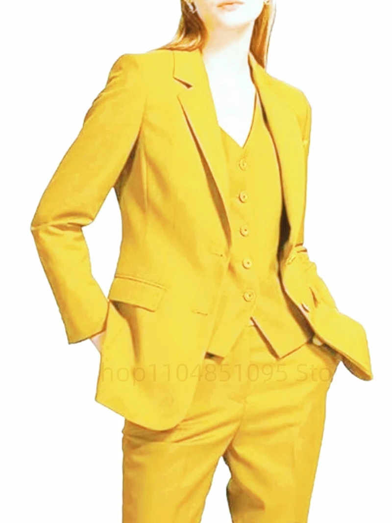 Image 3: Ensemble de costume trois pièces pour femme en tissu uni, comprenant une veste de costume à simple boutonnage, à manches longues et à revers, ainsi qu'un pantalon taille haute à coupe ajustée.