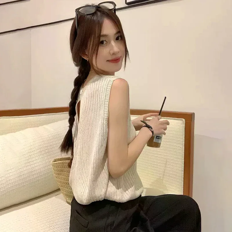 おしゃれでカジュアルな女性用ノースリーブニットベスト、背中が空洞のデザイン