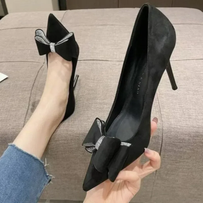 

Французские остроконечные высокие каблуки 2024, джинсовый стиль в стиле ретро, украшение в виде банта, нишевый дизайн, высокие каблуки, женские сандалии